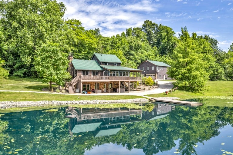 Cabins (United States of America, Sarahsville, Ohio)