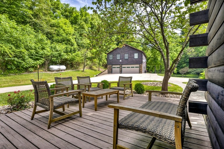 Cabins (United States of America, Sarahsville, Ohio)