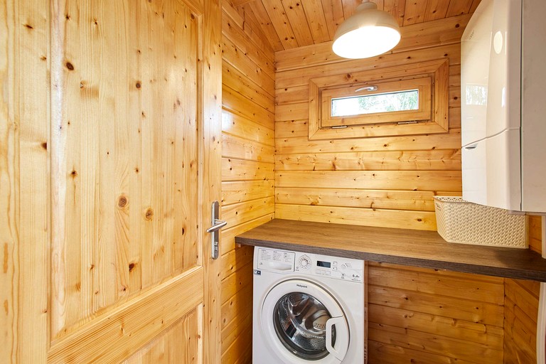 Cabins (United Kingdom, Buttercrambe, England)