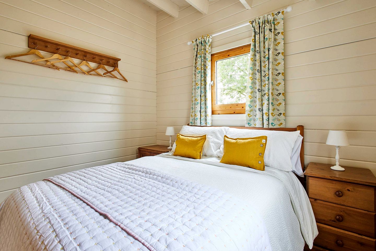 Cosy Cabin for a Romantic Escape in Sinnington, England