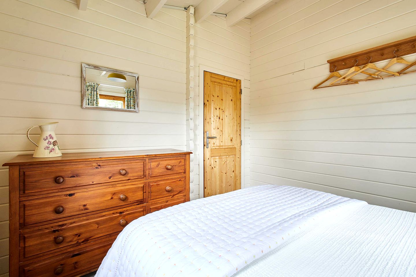Cosy Cabin for a Romantic Escape in Sinnington, England