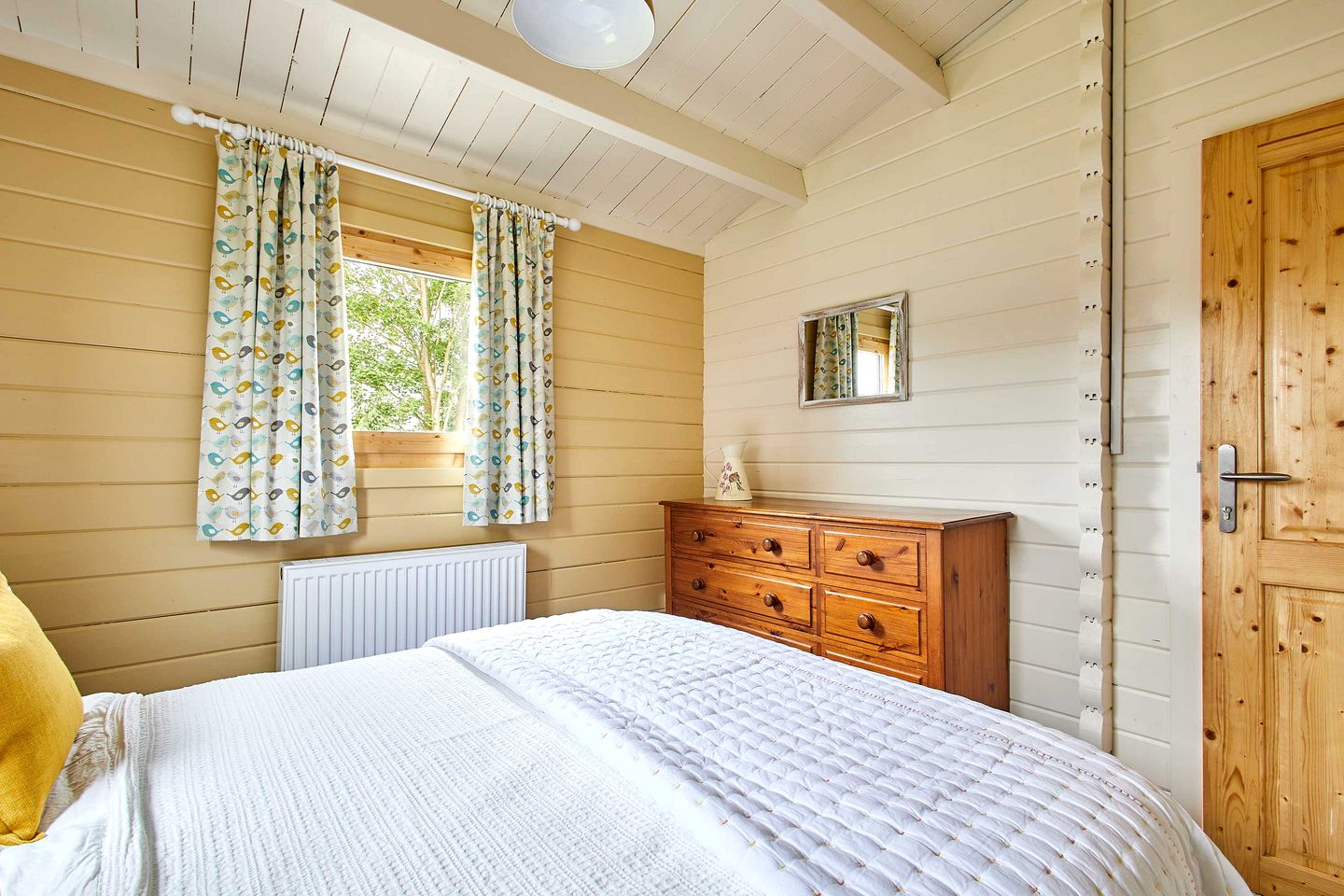 Cosy Cabin for a Romantic Escape in Sinnington, England