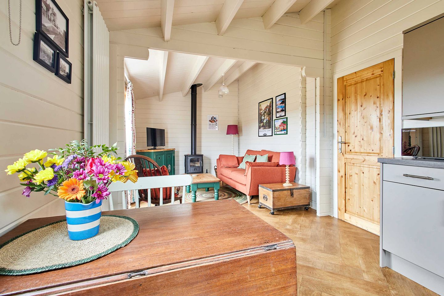 Cosy Cabin for a Romantic Escape in Sinnington, England