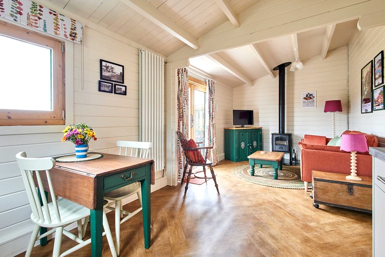 Cabins (United Kingdom, Buttercrambe, England)
