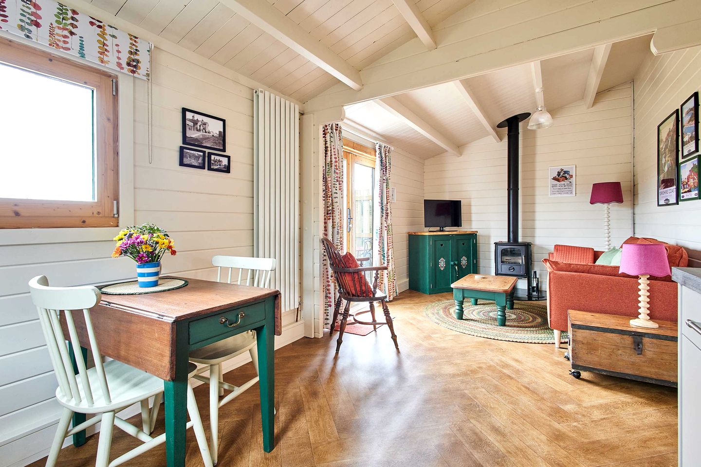 Cosy Cabin for a Romantic Escape in Sinnington, England