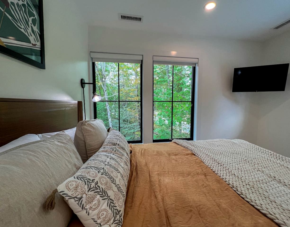 Fantastic Cottage Nestled Amidst Trees and Hot-tub Provided in North Conway, New Hampshire
