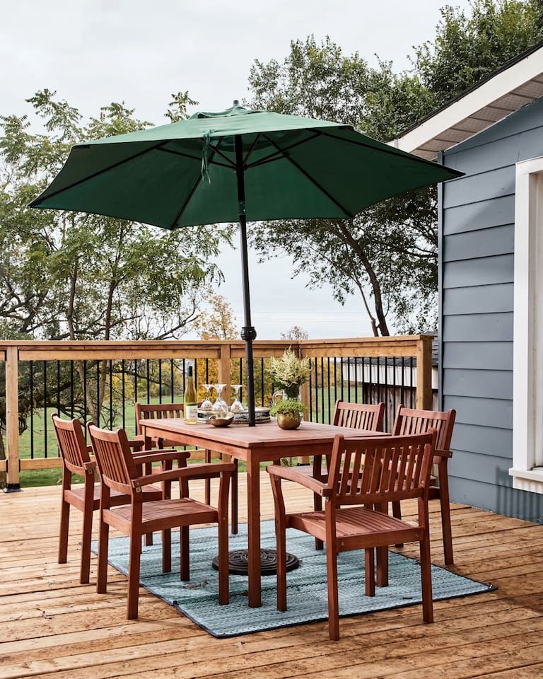 Fantastic Countryside Cottage with Cozy Design Interior, Deck and Fire Pit in Ontario