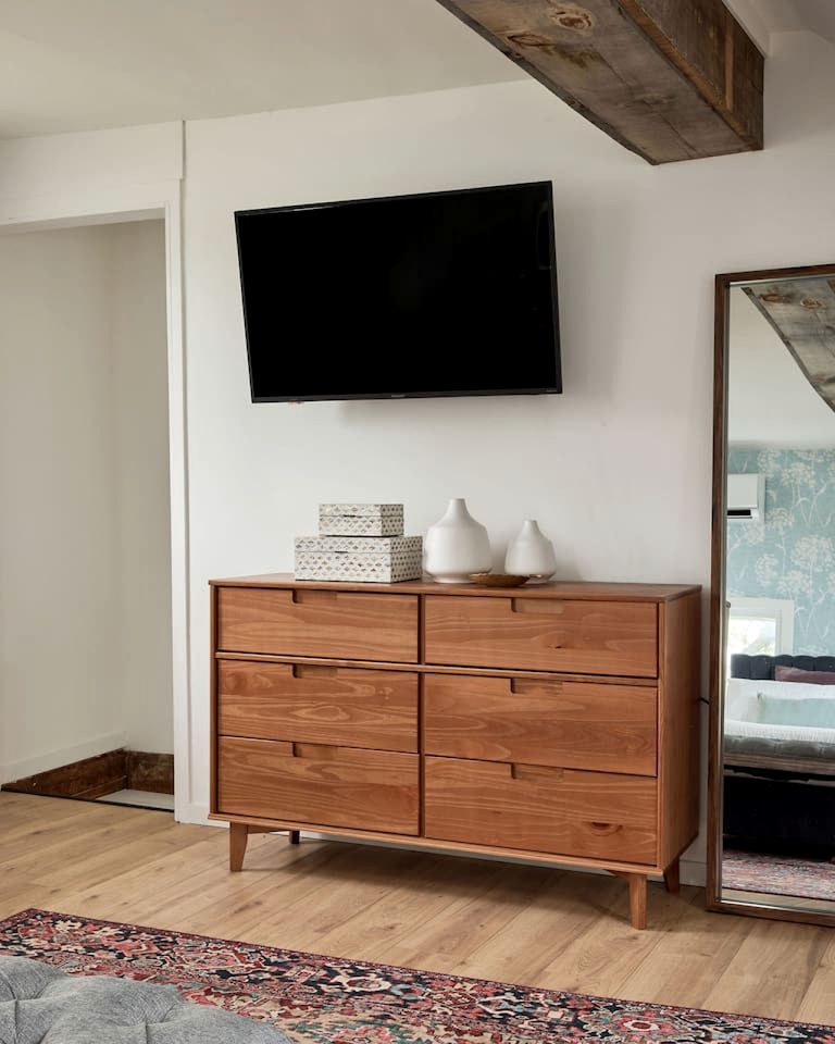 Fantastic Countryside Cottage with Cozy Design Interior, Deck and Fire Pit in Ontario