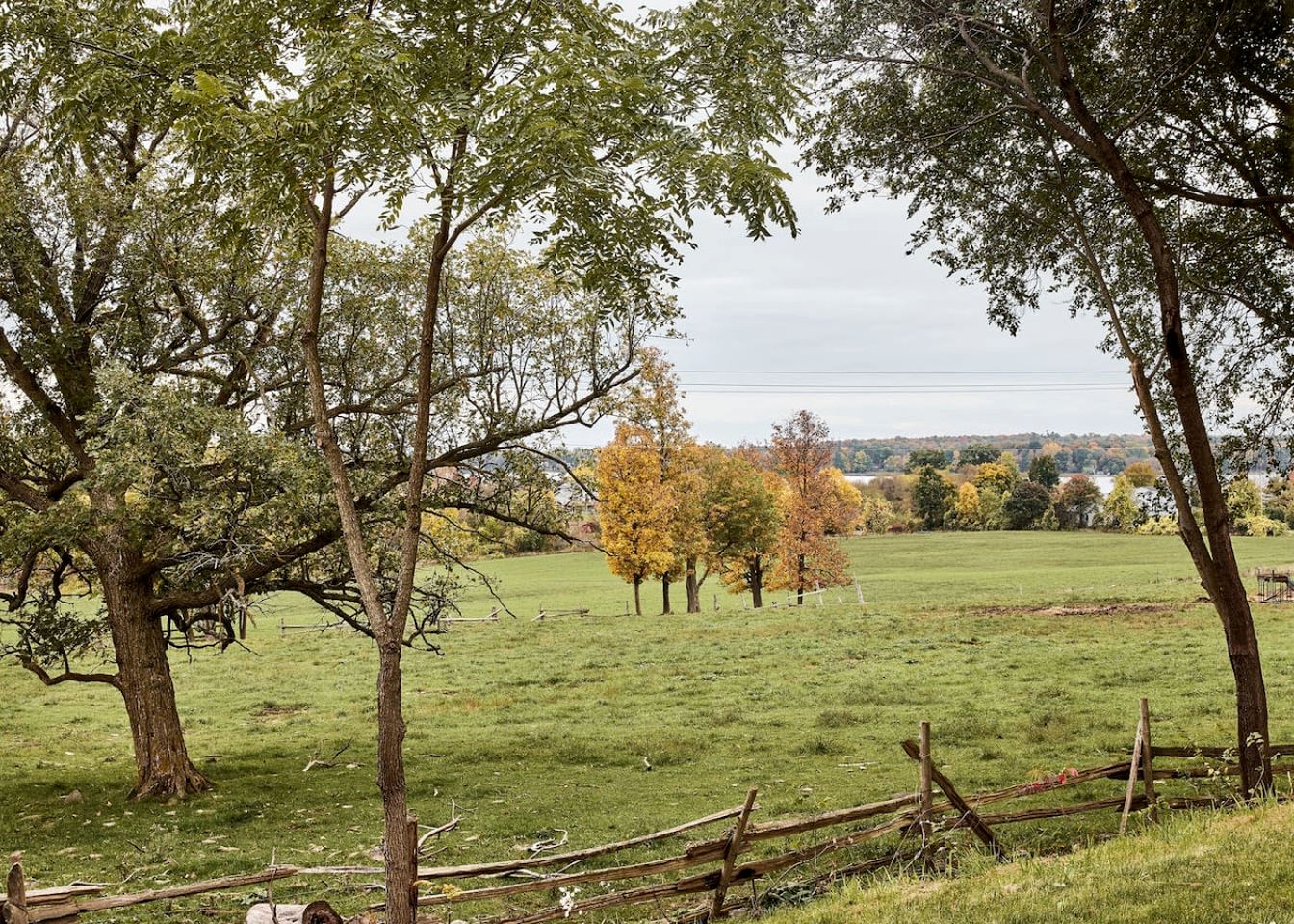 Fantastic Countryside Cottage with Cozy Design Interior, Deck and Fire Pit in Ontario