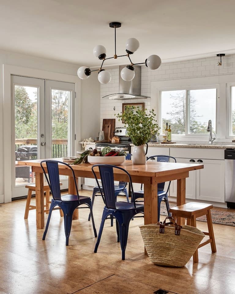 Fantastic Countryside Cottage with Cozy Design Interior, Deck and Fire Pit in Ontario