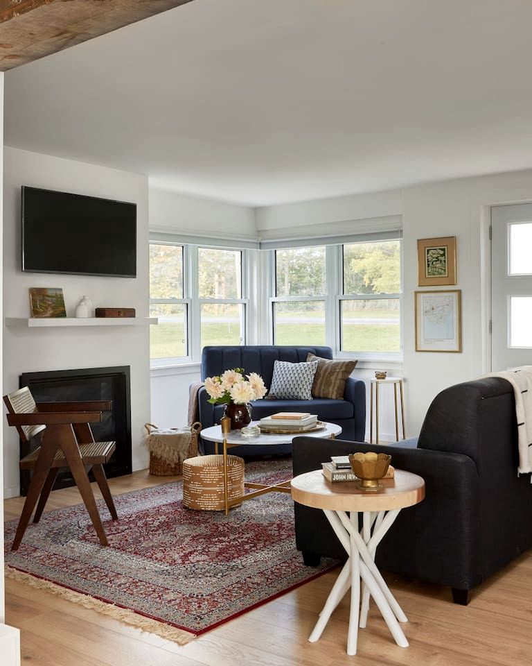 Fantastic Countryside Cottage with Cozy Design Interior, Deck and Fire Pit in Ontario