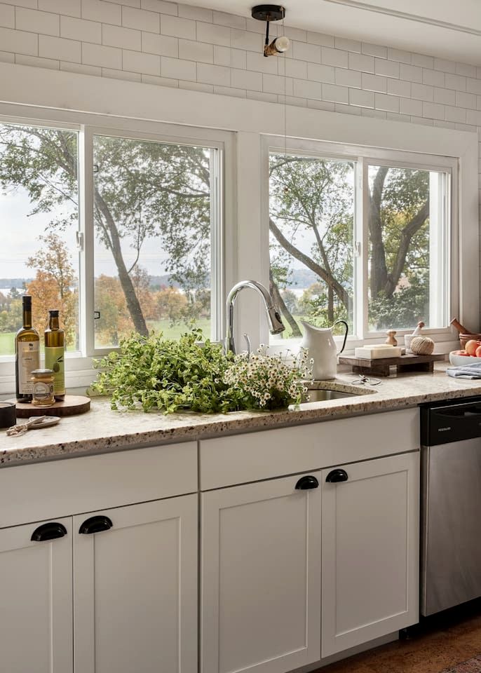 Fantastic Countryside Cottage with Cozy Design Interior, Deck and Fire Pit in Ontario