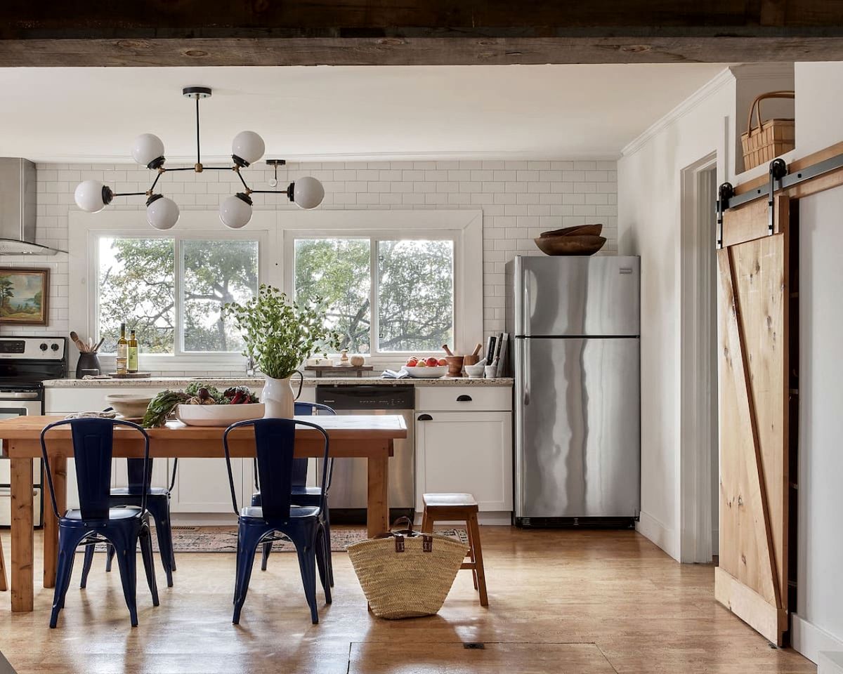 Cottages (Canada, Prince Edward County, Ontario)