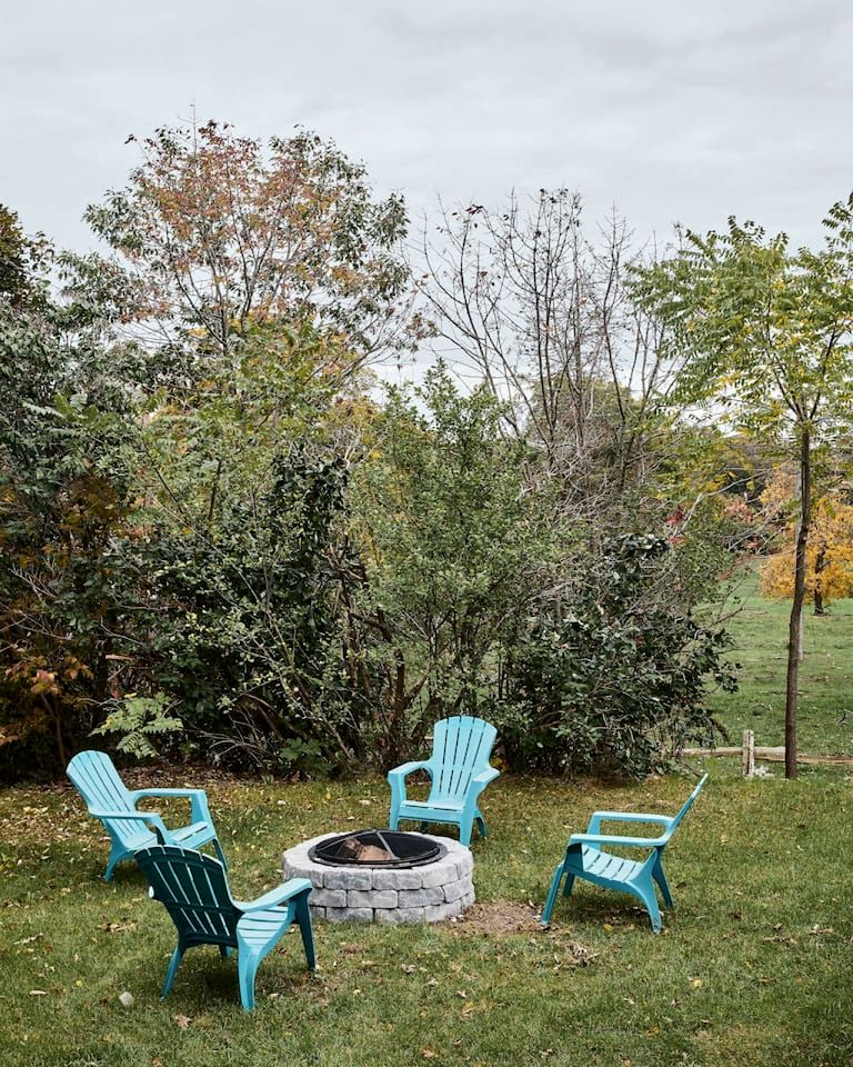 Fantastic Countryside Cottage with Cozy Design Interior, Deck and Fire Pit in Ontario