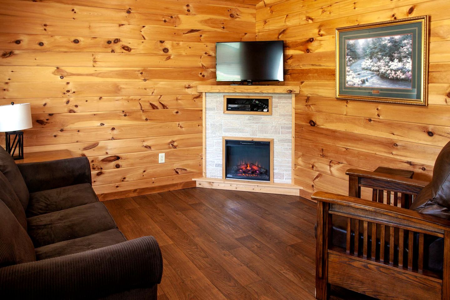 Fantastic Cozy Cabin with Fire Pit, Hot-tub and Fireplace in Herod, Illinois