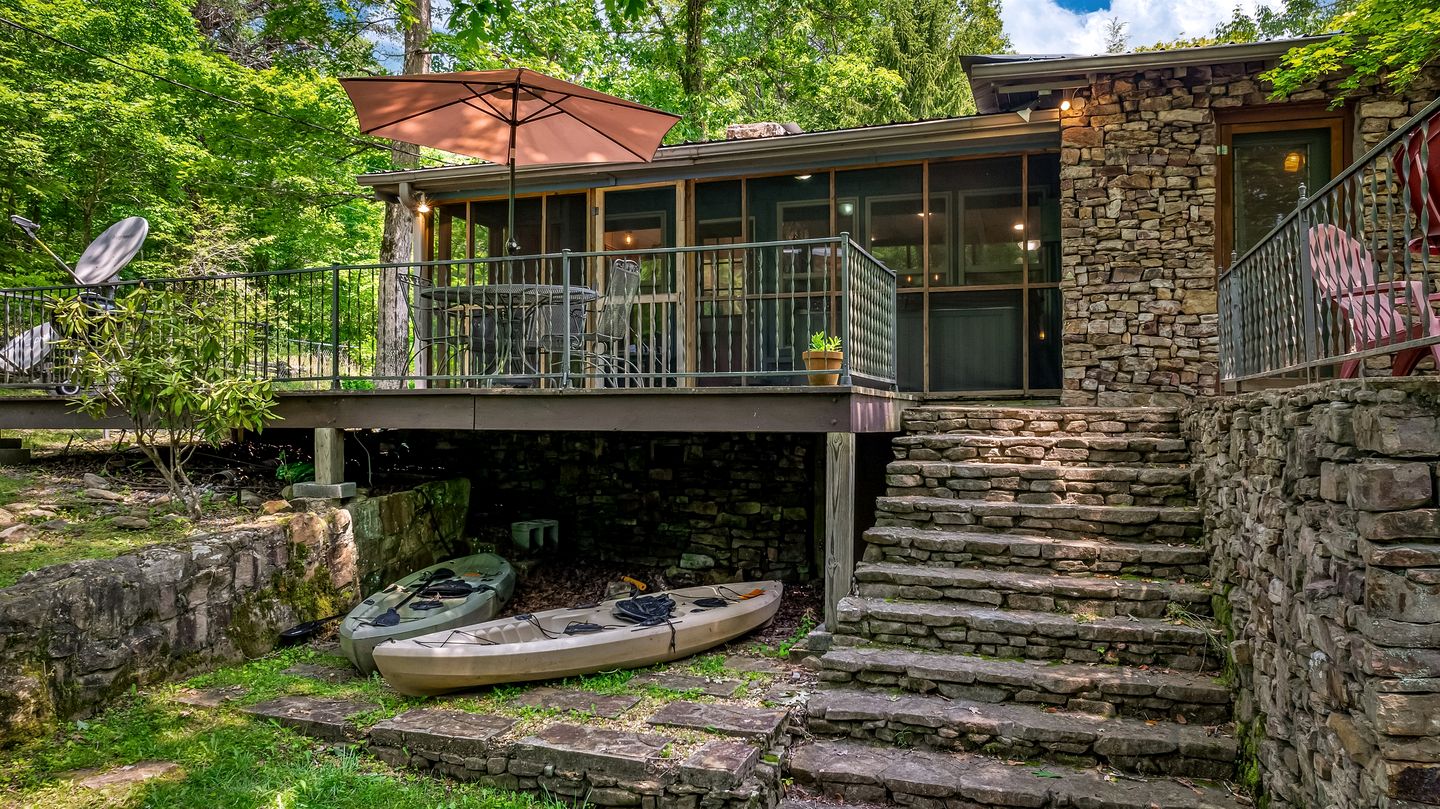Fantastic Cozy Cottage with Fire Pit and Barbecue in Mentone, Alabama