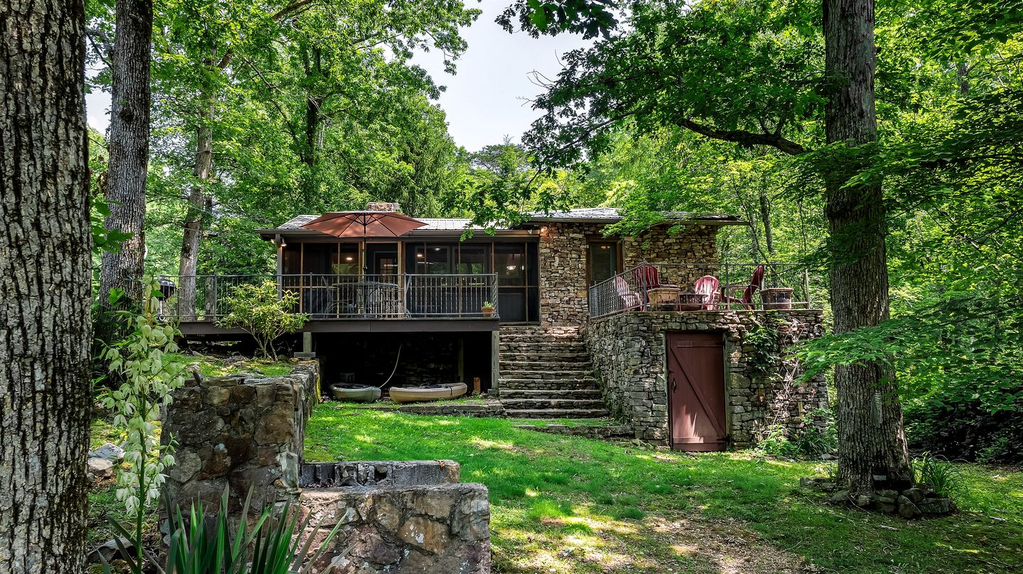 Fantastic Cozy Cottage with Fire Pit and Barbecue in Mentone, Alabama