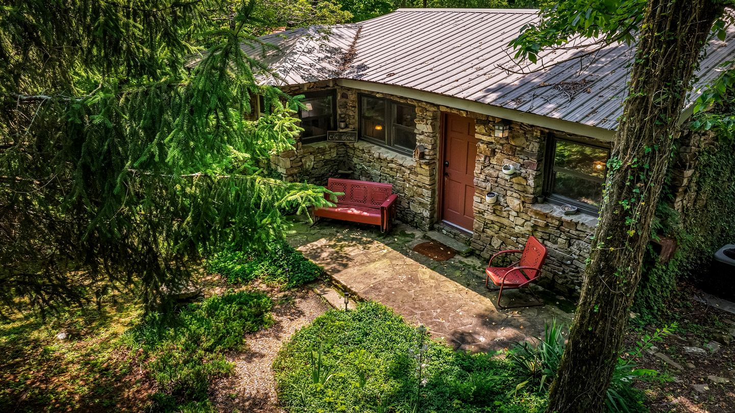 Fantastic Cozy Cottage with Fire Pit and Barbecue in Mentone, Alabama