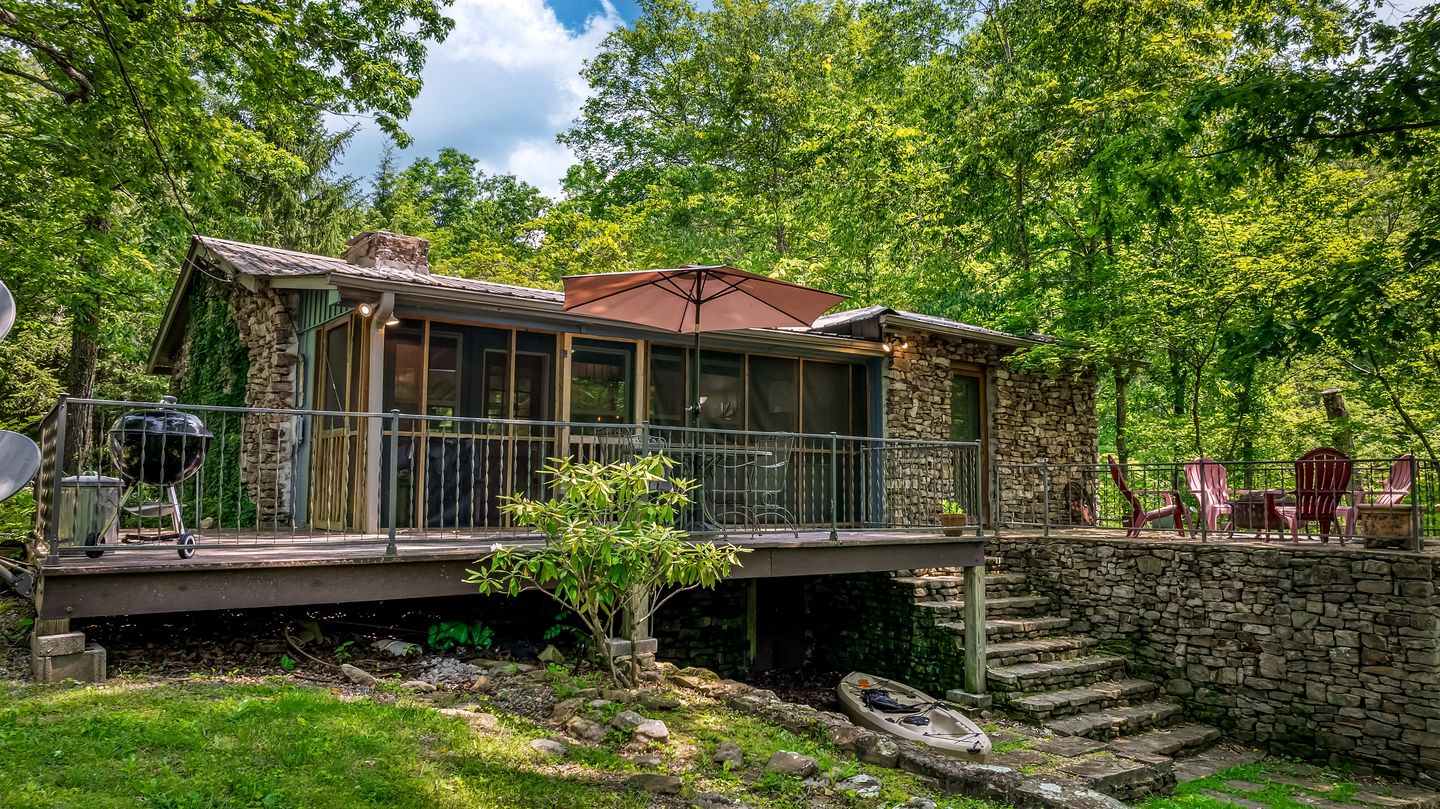 Fantastic Cozy Cottage with Fire Pit and Barbecue in Mentone, Alabama