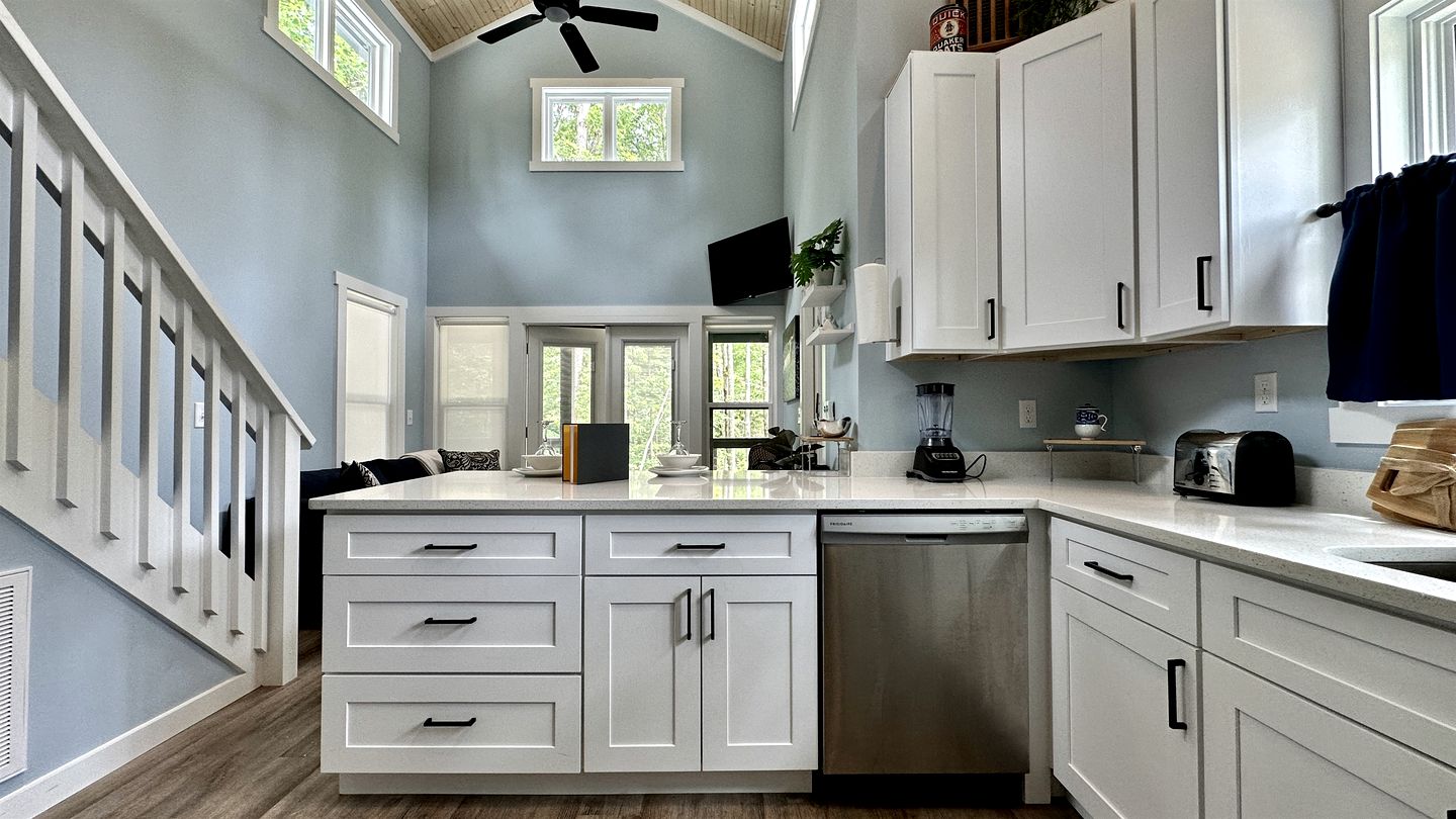 Fantastic Cozy Cottage Nestled Amidst Trees in Tracy City, Tennessee
