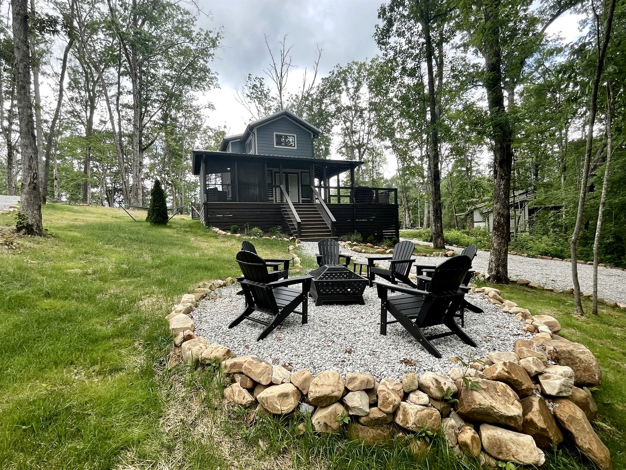 Fantastic Cozy Cottage Nestled Amidst Trees in Tracy City, Tennessee
