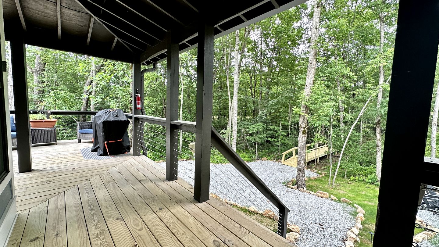 Fantastic Cozy Cottage Nestled Amidst Trees in Tracy City, Tennessee