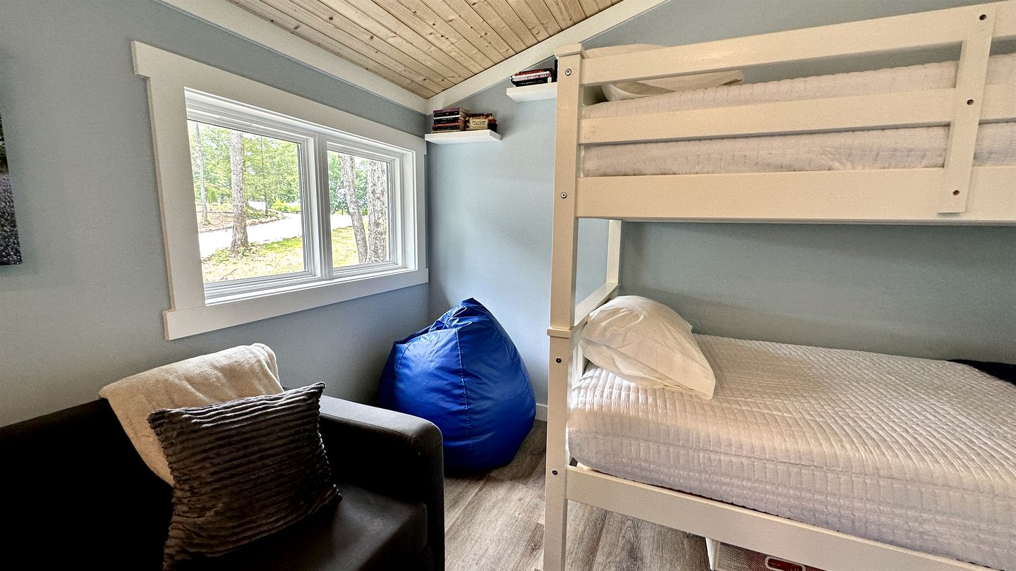 Fantastic Cozy Cottage Nestled Amidst Trees in Tracy City, Tennessee