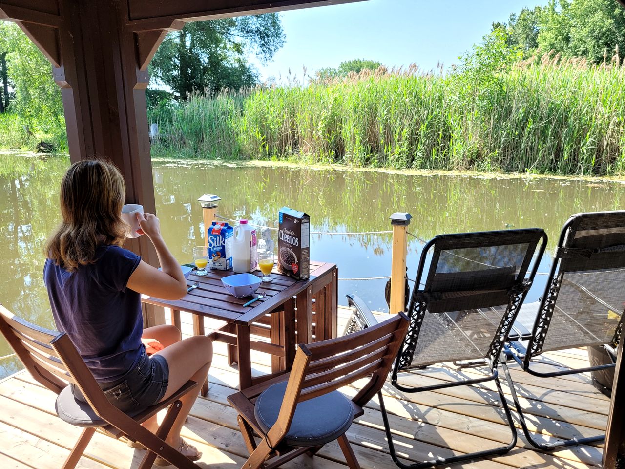 Fantastic Floating Home Barbecue Provided in Île-aux-Noix, Quebec
