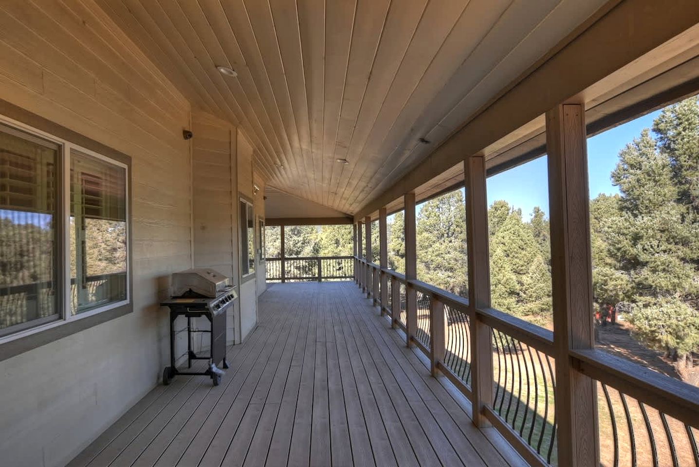 Fantastic Group Cabin with Fireplace and Spacious Game Room in Big Bear City, California