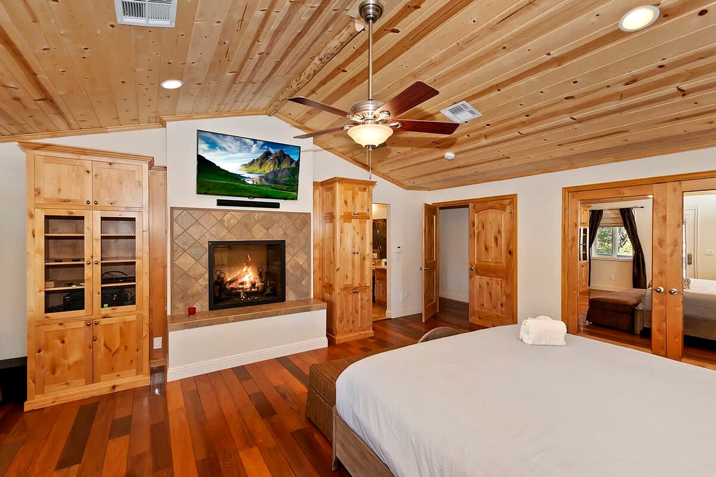 Fantastic Group Cabin with Fireplace and Spacious Game Room in Big Bear City, California