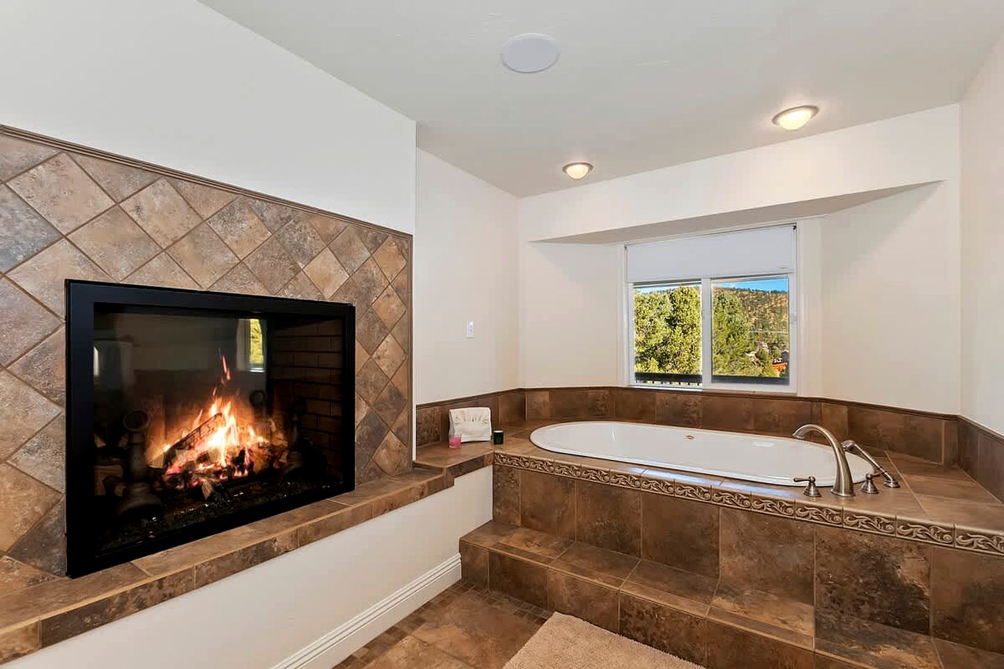 Fantastic Group Cabin with Fireplace and Spacious Game Room in Big Bear City, California