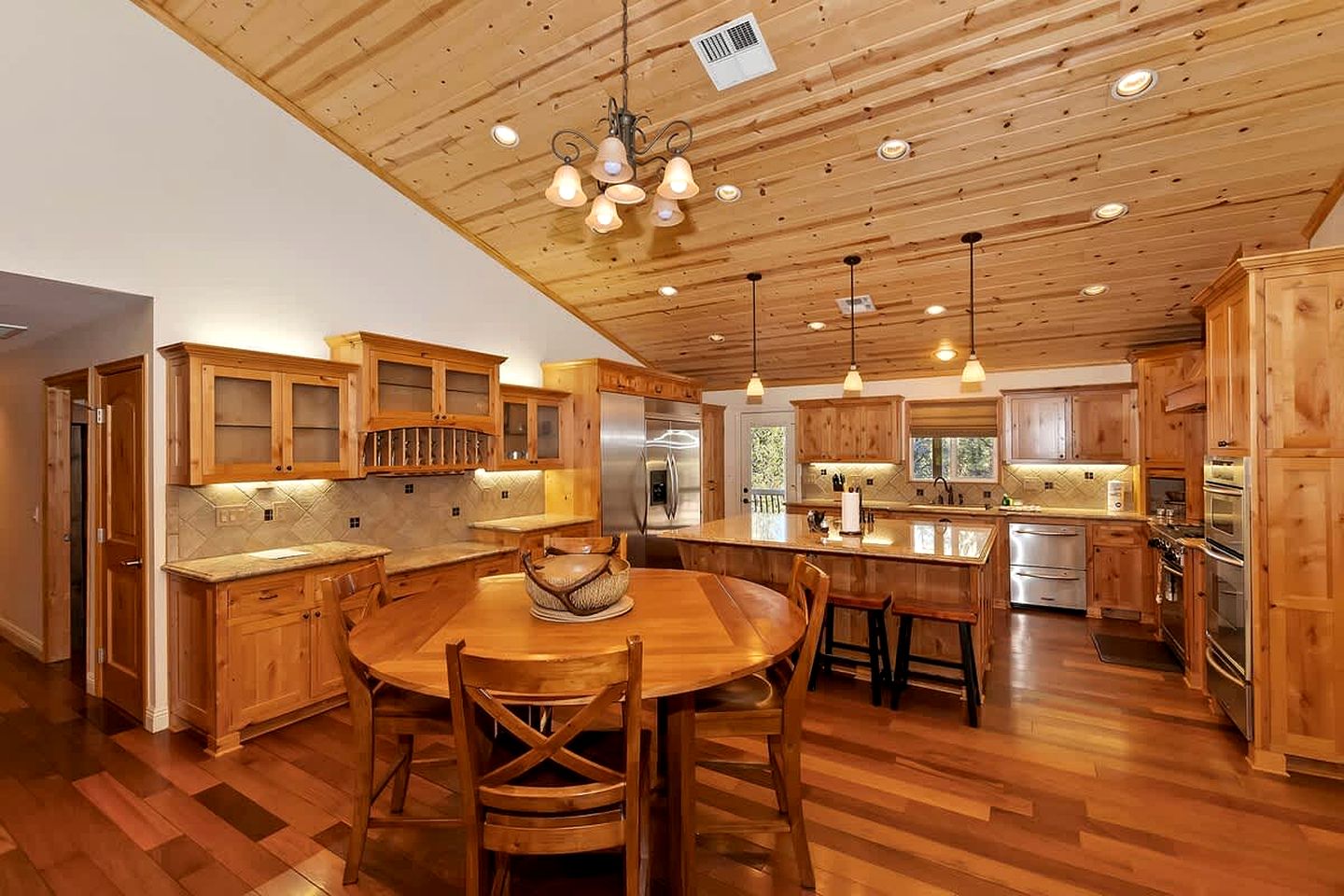 Fantastic Group Cabin with Fireplace and Spacious Game Room in Big Bear City, California