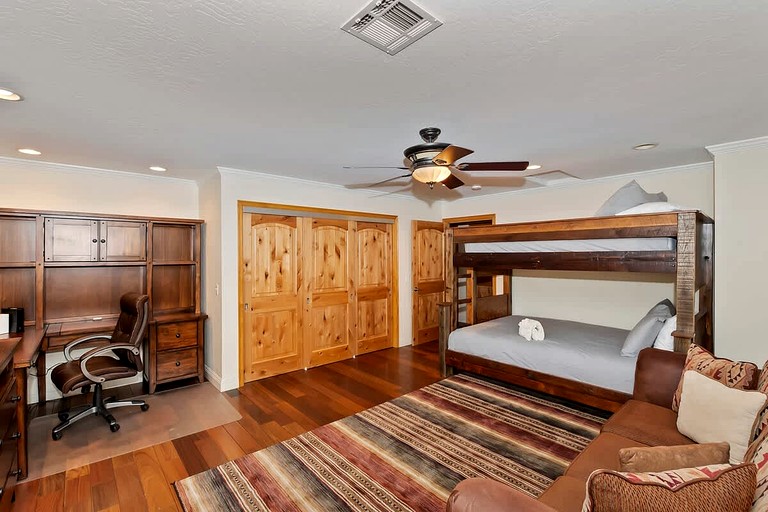 Cabins (United States of America, Big Bear, California)