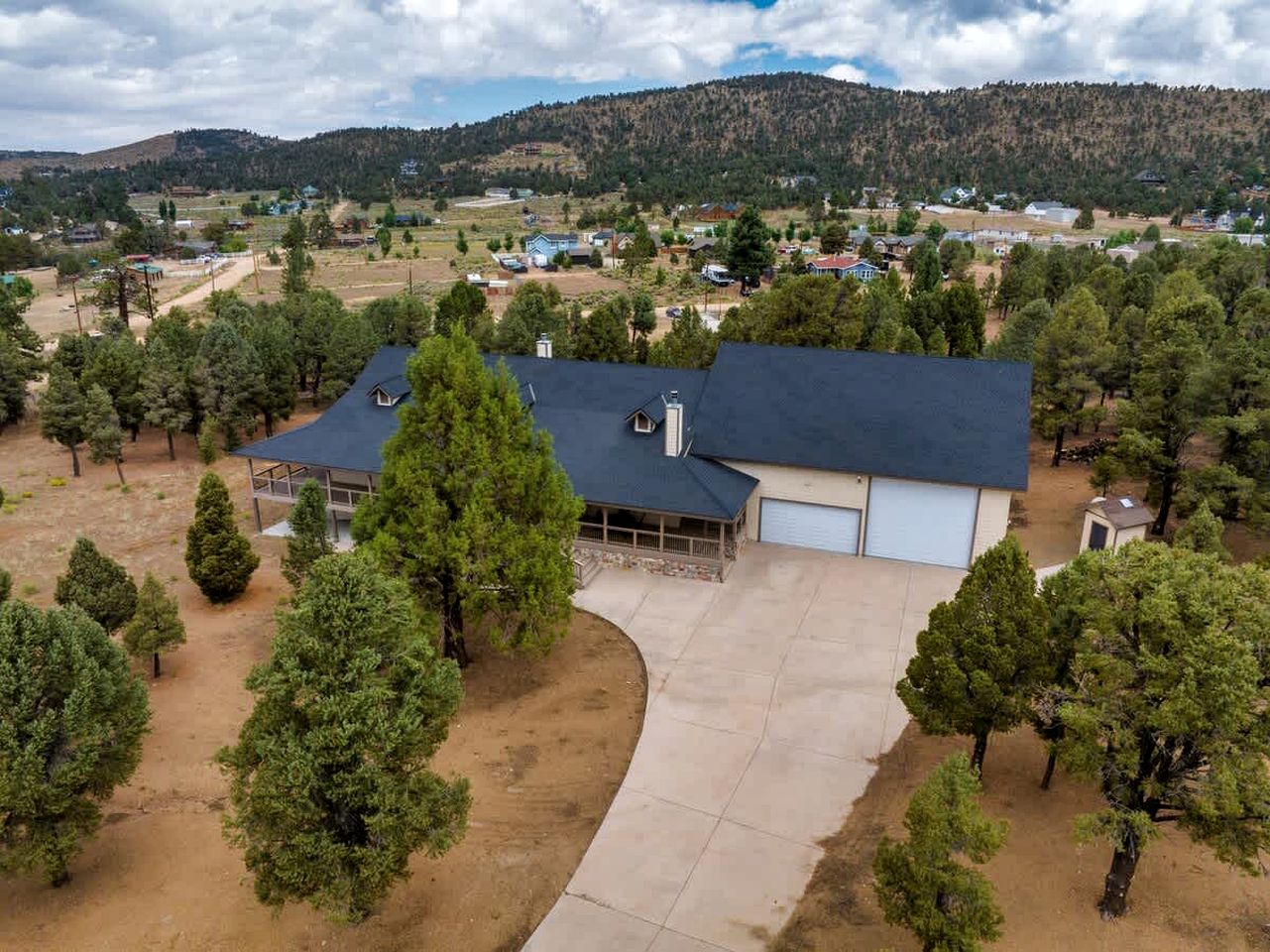 Fantastic Group Cabin with Fireplace and Spacious Game Room in Big Bear City, California