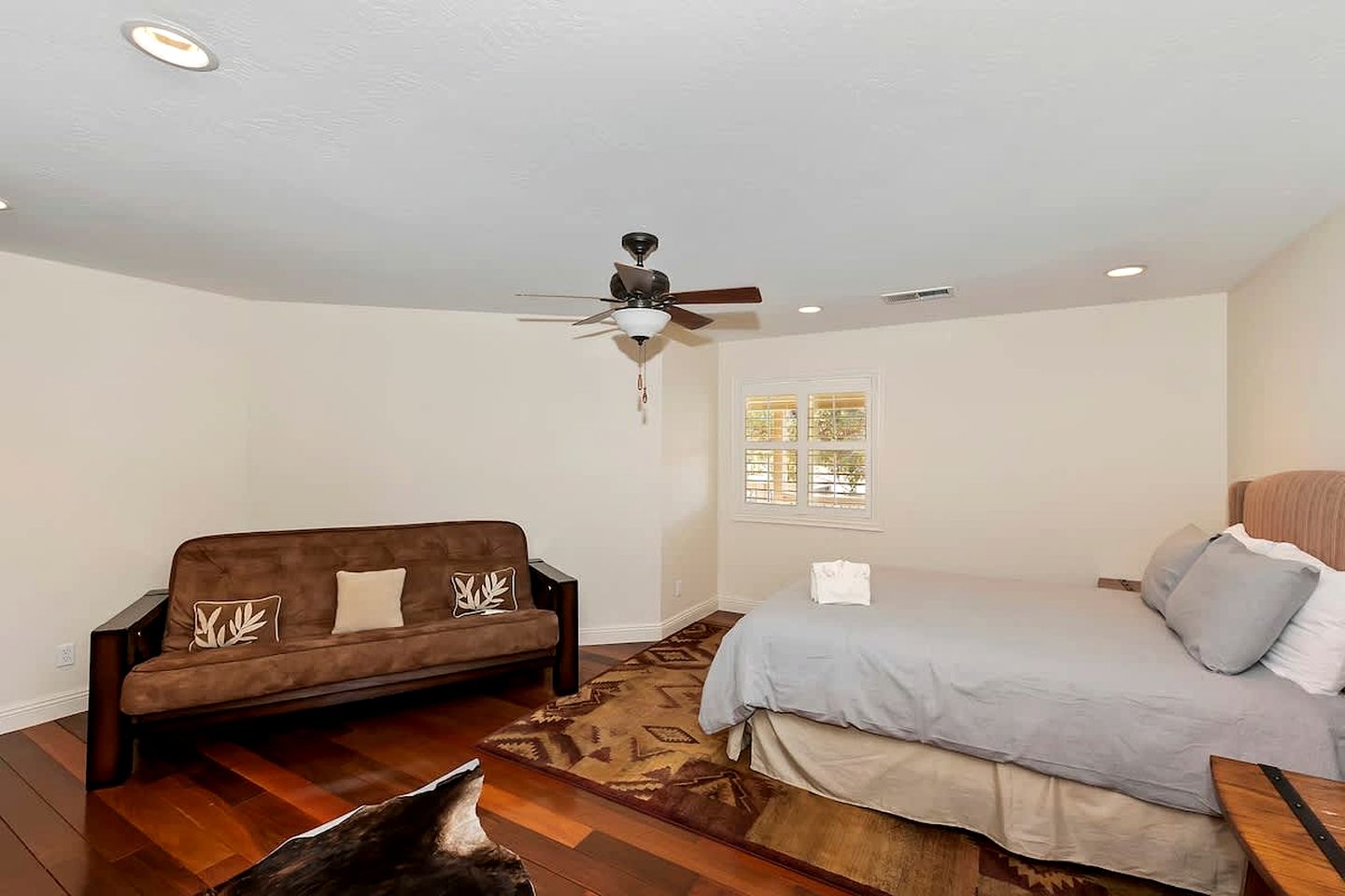 Fantastic Group Cabin with Fireplace and Spacious Game Room in Big Bear City, California