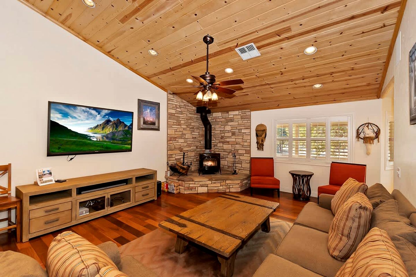 Fantastic Group Cabin with Fireplace and Spacious Game Room in Big Bear City, California
