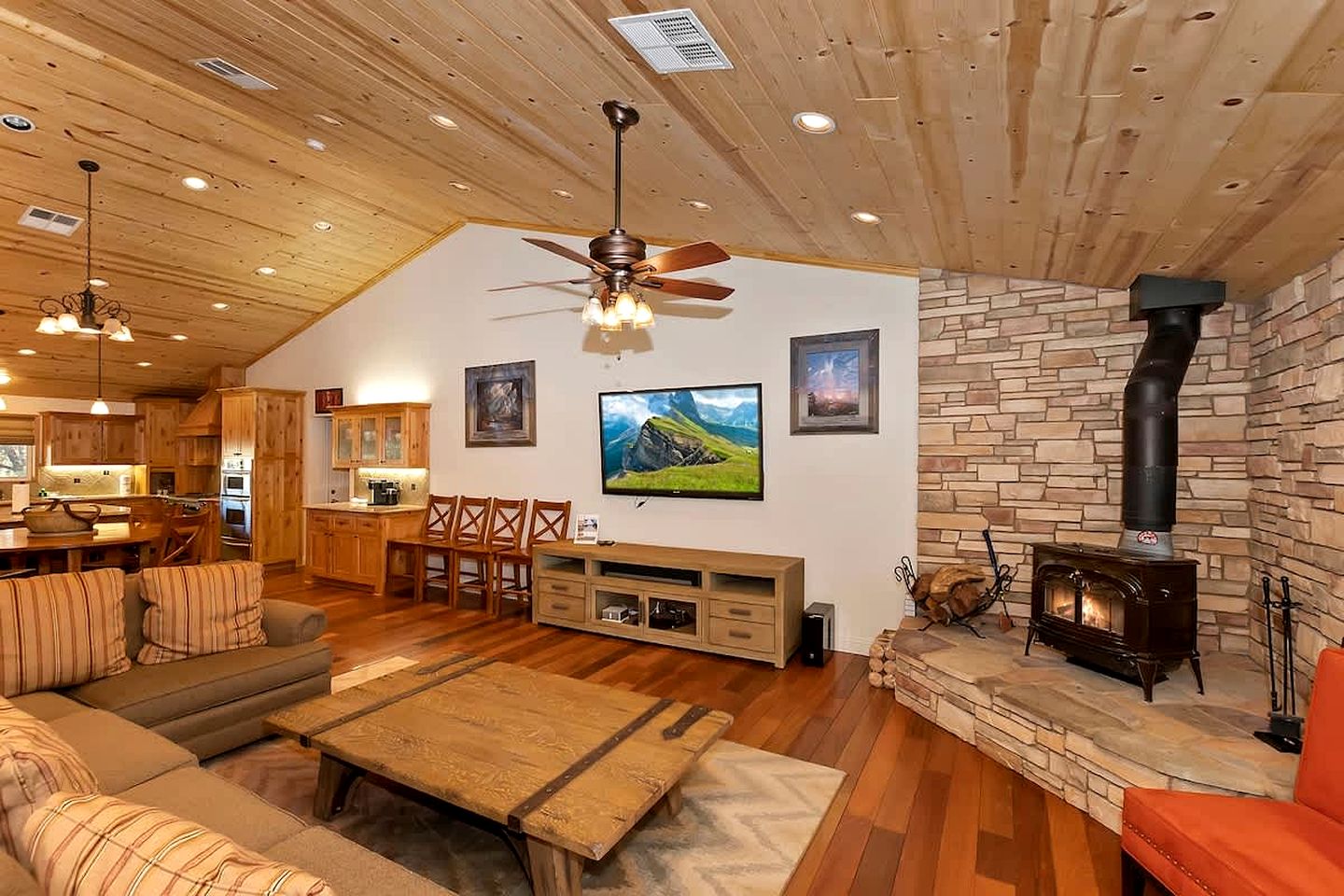 Fantastic Group Cabin with Fireplace and Spacious Game Room in Big Bear City, California
