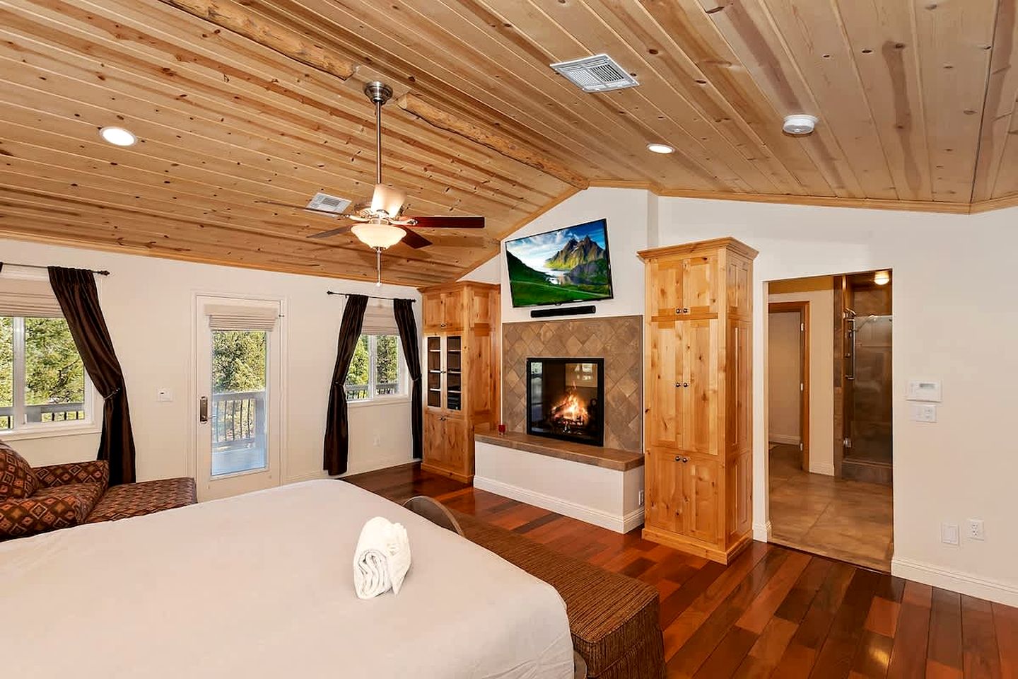 Fantastic Group Cabin with Fireplace and Spacious Game Room in Big Bear City, California