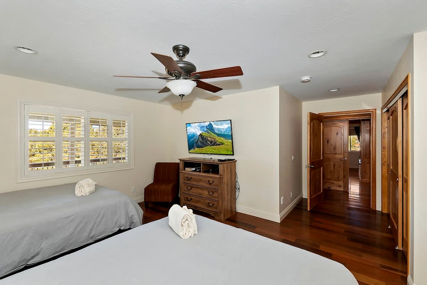 Fantastic Group Cabin with Fireplace and Spacious Game Room in Big Bear City, California