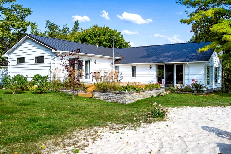 Beach Houses (United States of America, St. Ignace, Michigan)
