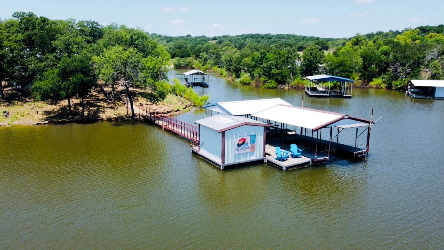 Fantastic Lakehouse with Fire Pit and Garden in Chico, Texas