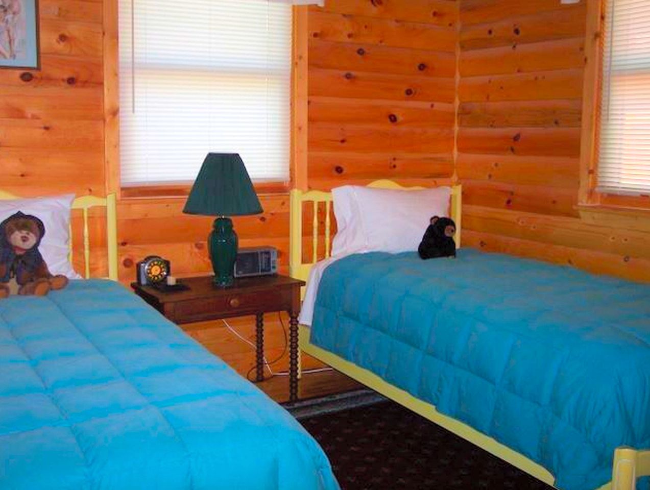 Fantastic Lakeside Log Cabin Rental for Six in Cedar River, Michigan