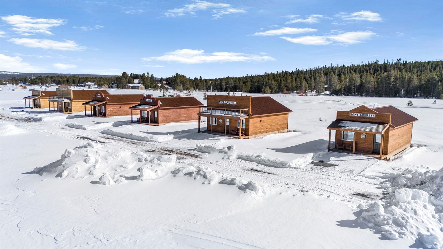 Fantastic Old West Cabin with All Commodities in Island Park, Idaho