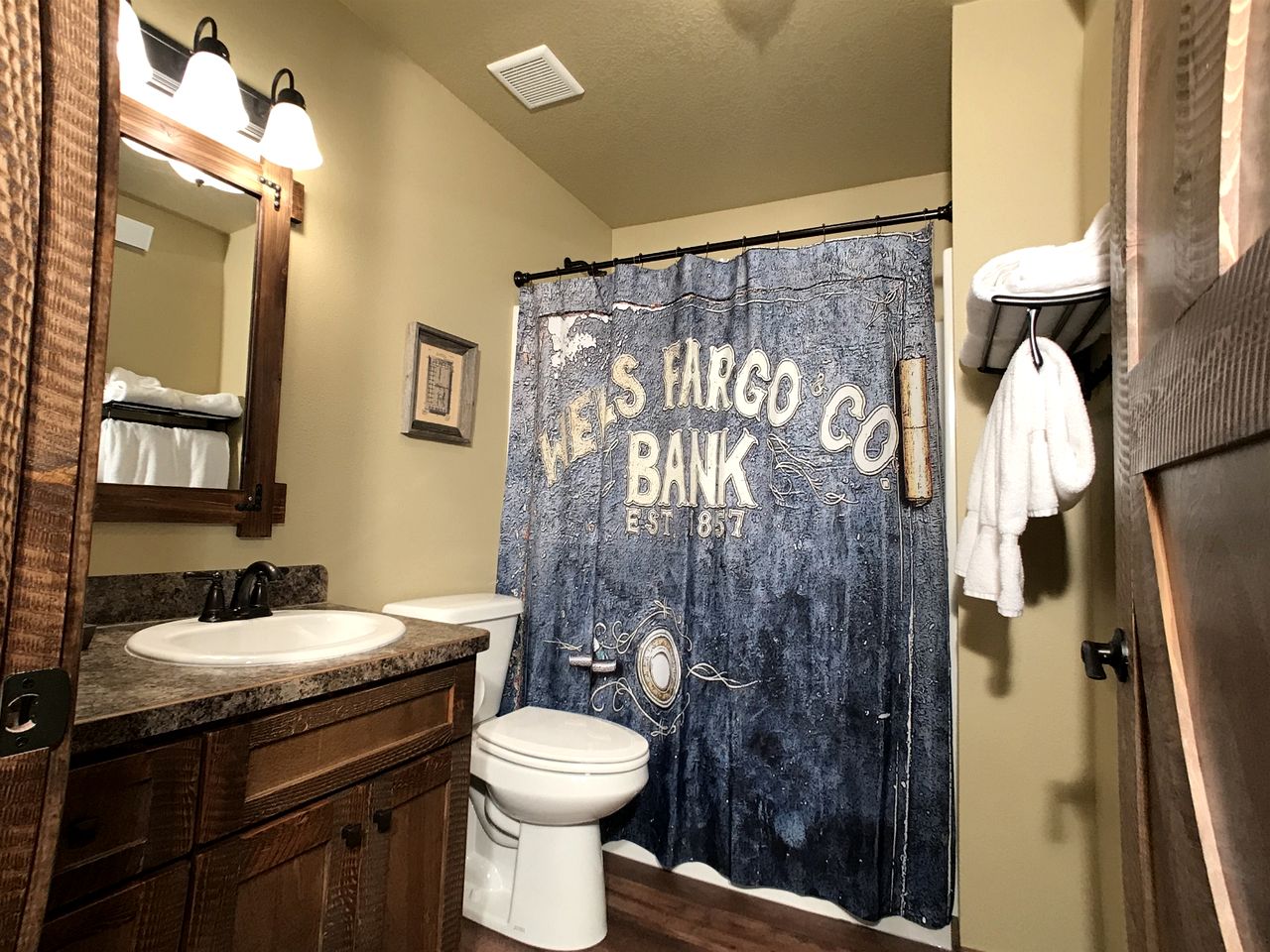 Fantastic Old West Cabin with All Commodities in Island Park, Idaho