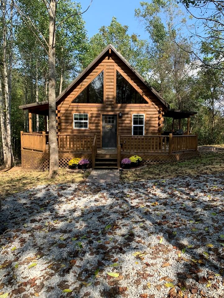 Fantastic Secluded Cabin with Fire Pit and Hot-tub in Campbellsville, Kentucky