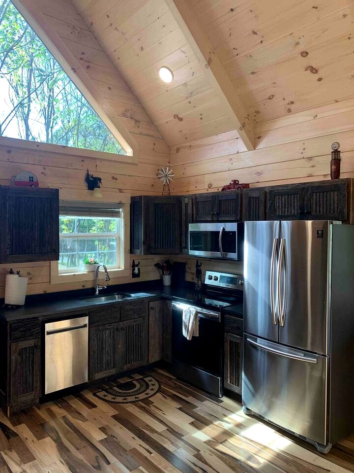 Fantastic Secluded Cabin with Fire Pit and Hot-tub in Campbellsville, Kentucky