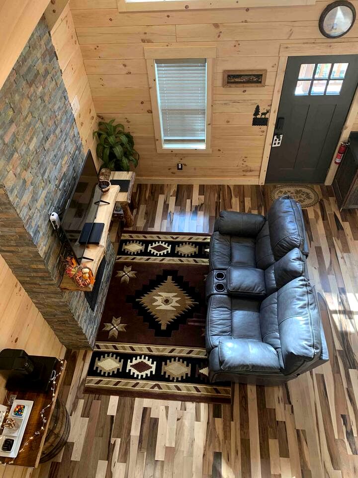 Fantastic Secluded Cabin with Fire Pit and Hot-tub in Campbellsville, Kentucky
