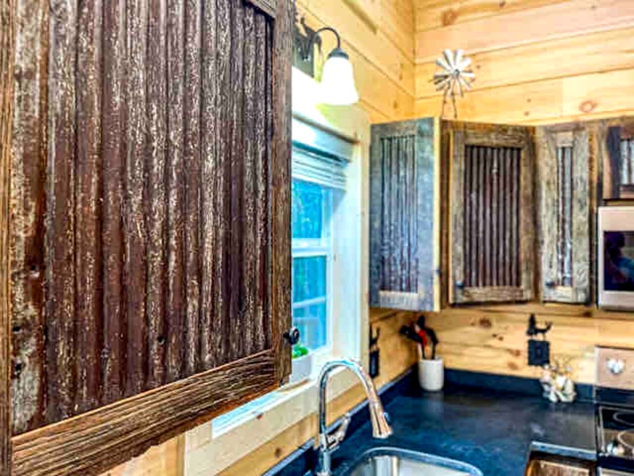 Fantastic Secluded Cabin with Fire Pit and Hot-tub in Campbellsville, Kentucky