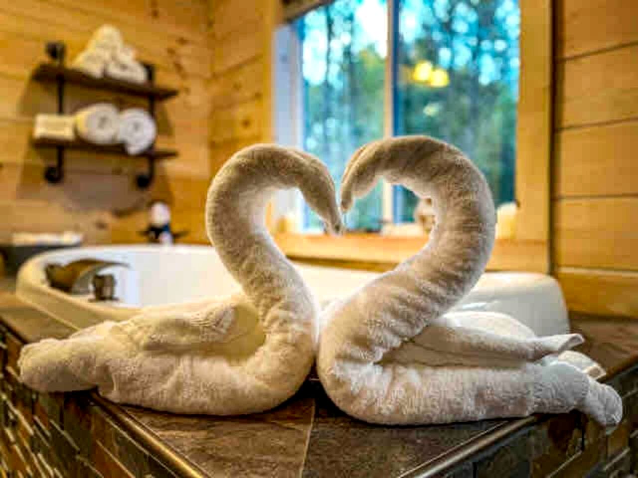 Fantastic Secluded Cabin with Fire Pit and Hot-tub in Campbellsville, Kentucky