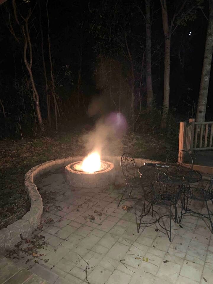 Fantastic Secluded Cabin with Fire Pit and Hot-tub in Campbellsville, Kentucky